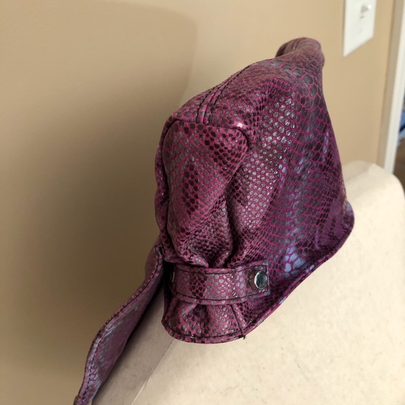 Tylie Malibu Purple Snakeskin Pattern Clutch - Picture 4 of 6